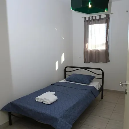 Xaras West Apartmán *