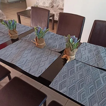 Xaras West Apartmán *