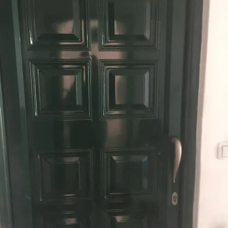 Xaras West Apartmán *
